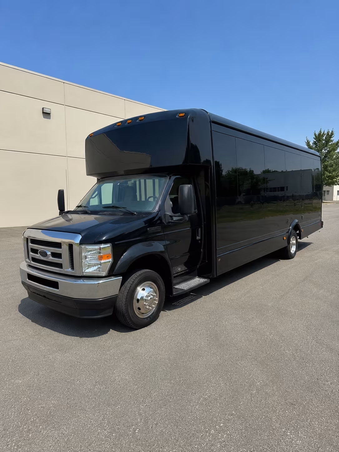 Olathe Birthday, Sweet 16, & Quinceañera Transportation party bus exterior